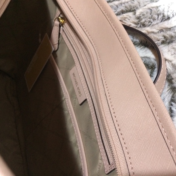 MICHAEL KORS Large Jet Set Travel Tote - Picture 2 of 6